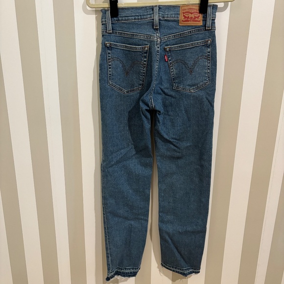 Levi's Wedgie Cropped Jeans - Picture 2 of 4